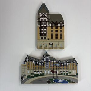 Hotel Roanoke Virginia Cats Meow Wood Village House Shelf Sitter Lot Of Two Vtg